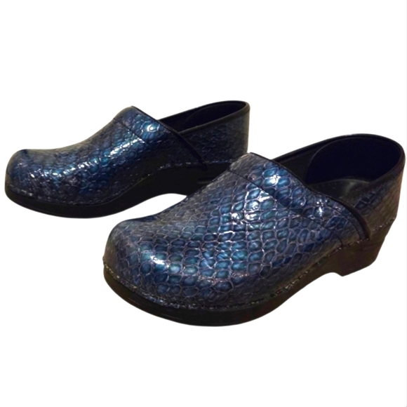 Sanita Danish Clog Work Shoes Nurse Comfort SlipOn Leather Blue Embossed  EUC 38 - Picture 1 of 8